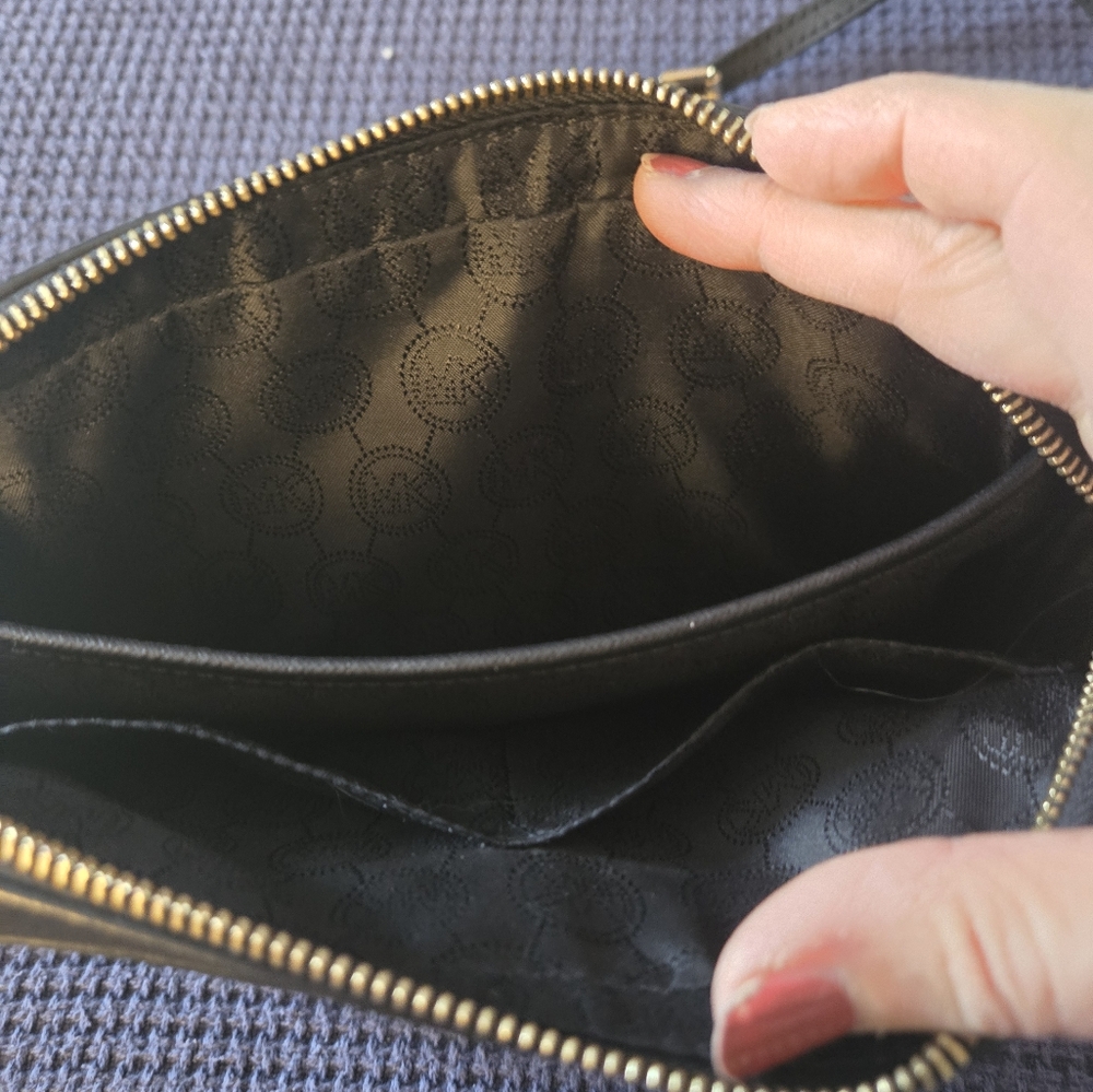 Michael Kors crossbody or shoulder purse - Picture 2 of 3